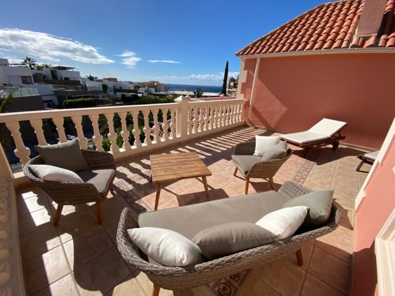 Spacious villa Naia Residence El Duque 300 m sea !